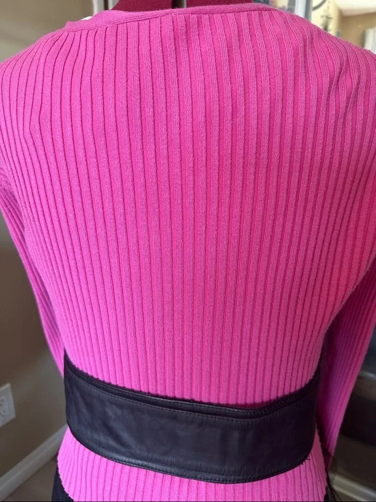 Pink Ribbed V-Neck Button Front Sweater - Picture 4 of 6